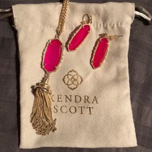 Kendra Scott necklace and earrings